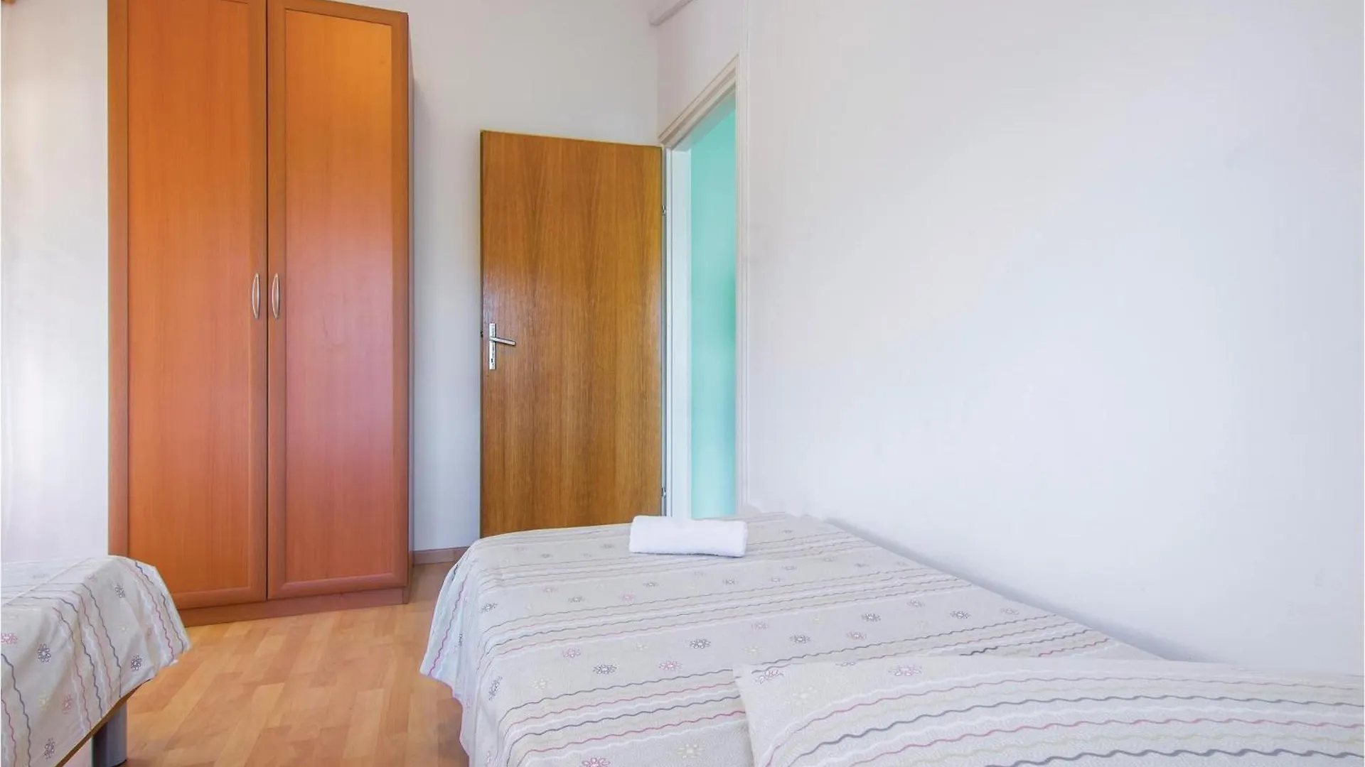 Tatil Evi Nice Home In Livaki With Kitchen Muntrilj